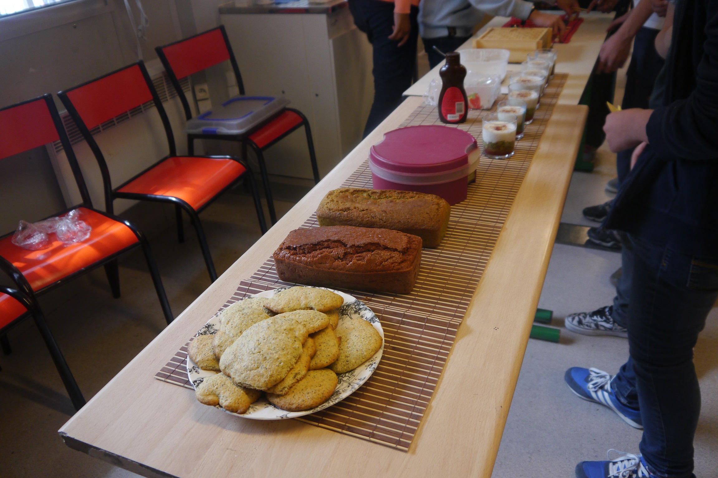 Naomy, Maëva, Gerbyne et Manon avaient concocté toutes sortes de gourmandises pour l'occasion : gâteau au thé vert, smoothies, et même des sushis !
